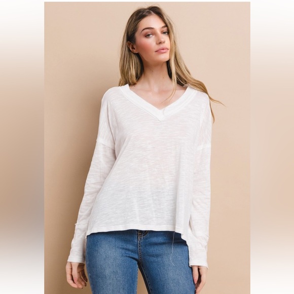 Boho Loose Fit Contrast V-neck Top - Picture 2 of 4